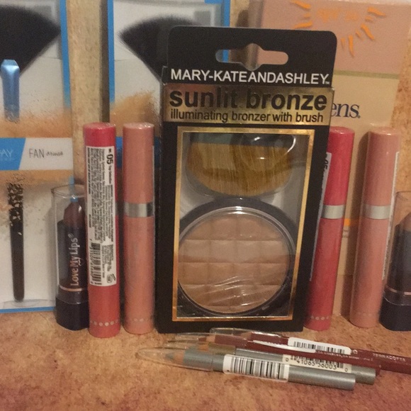 Beauty Lovers Lot Mega Sale 1 Hour!!! - Picture 5 of 7